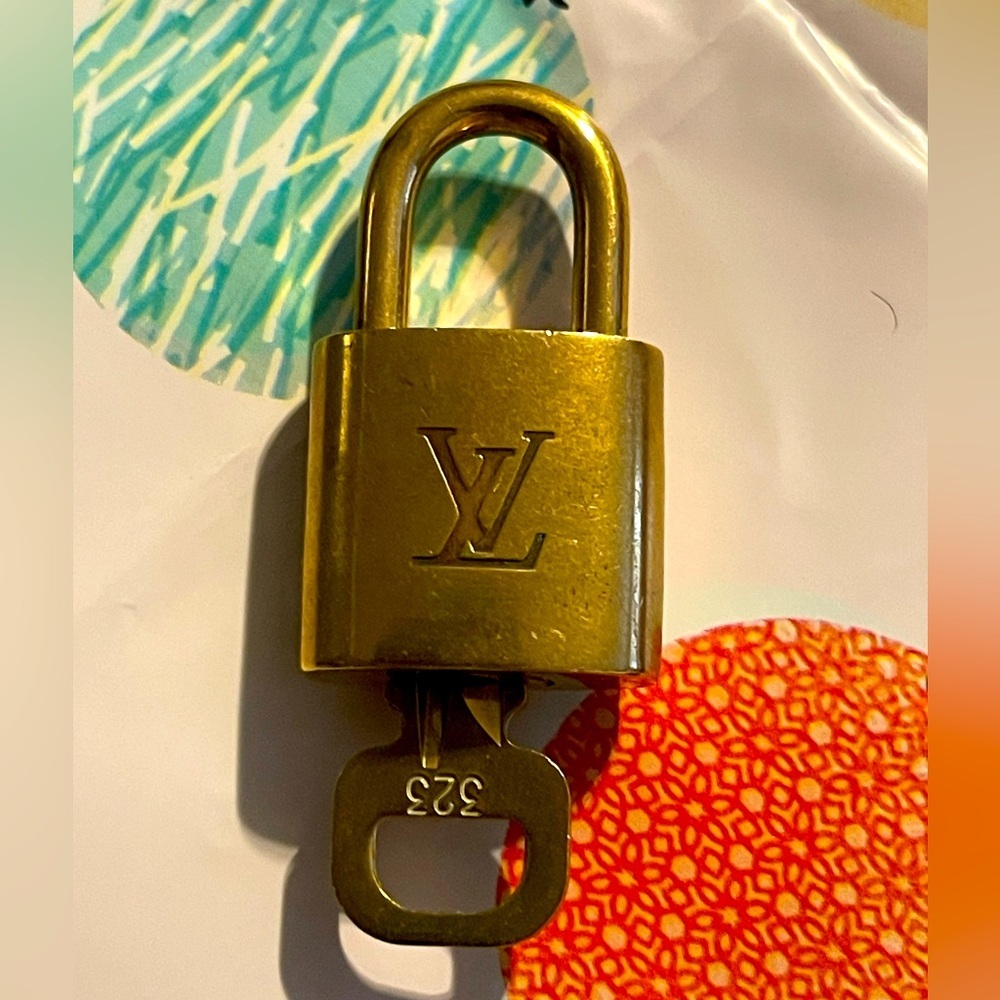 Louis Vuitton Lock & Key - #323